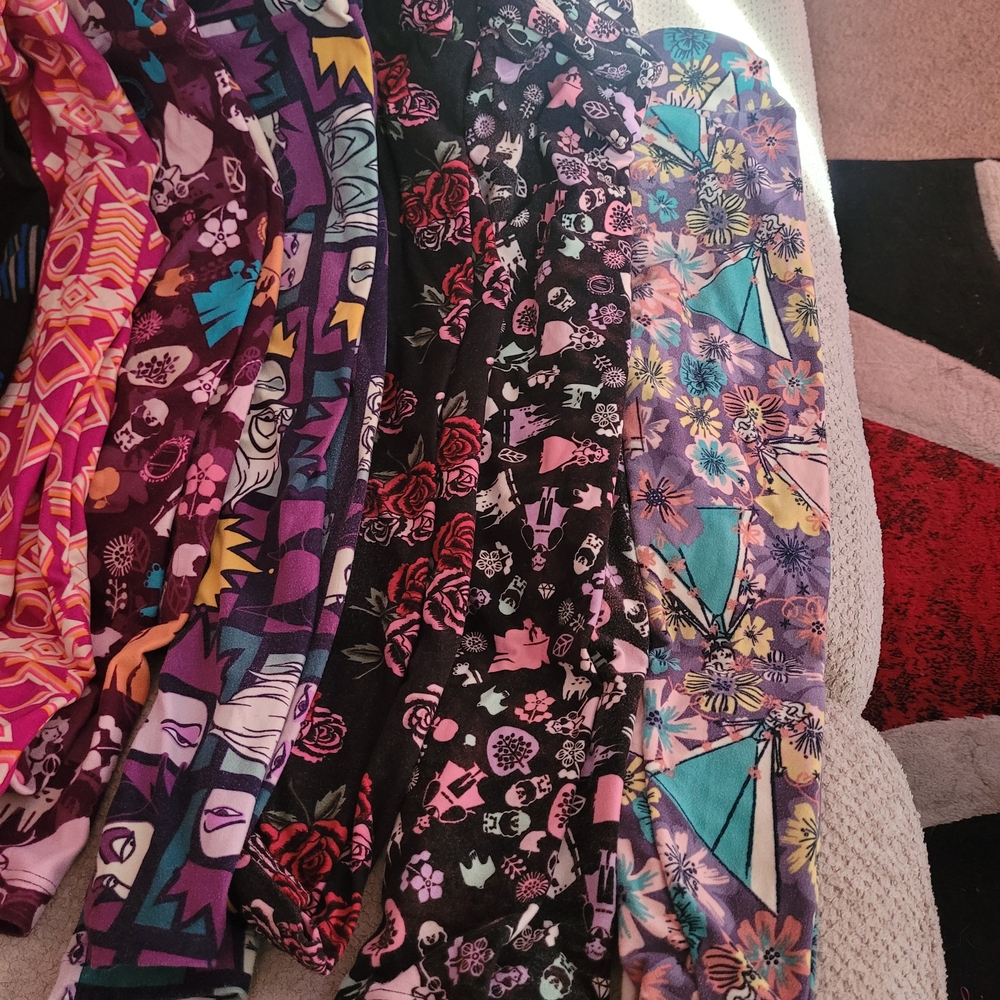 Colorful Patterned Leggings Collection - Picture 3 of 5